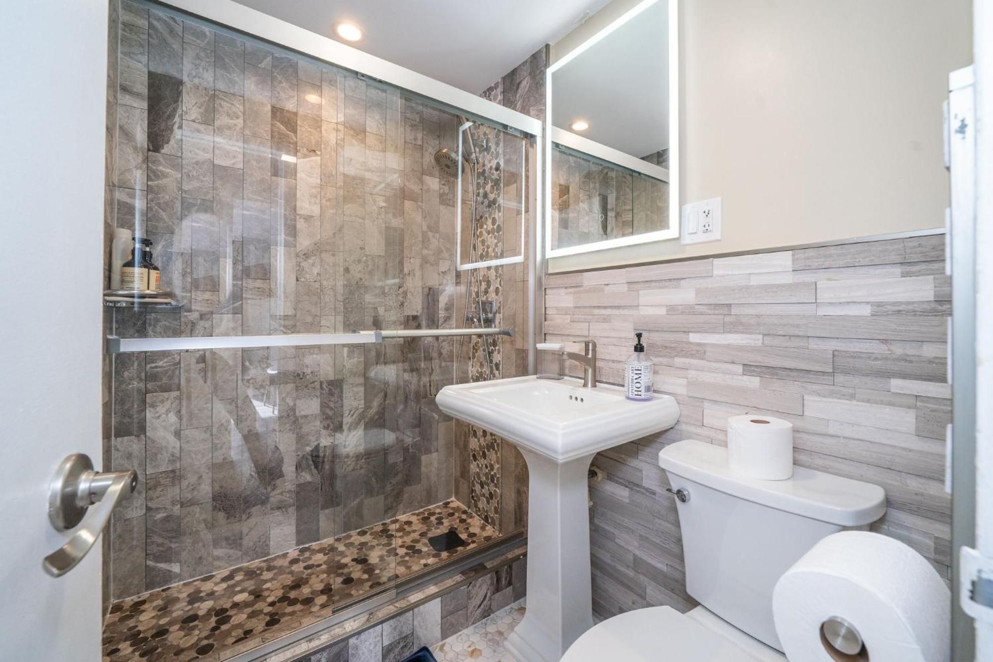 דירות אטלנטה Just Renovated 3 Br/2Bath/ Parking+ Downtown View מראה חיצוני תמונה
